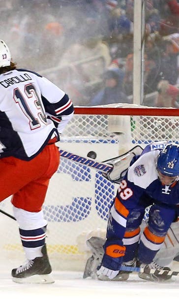 Carcillo's goal gives Rangers cold win over Isles at Yankee Stadium
